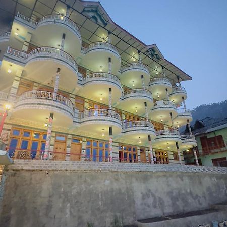 Eyesky, Tosh Hotel Buitenkant foto