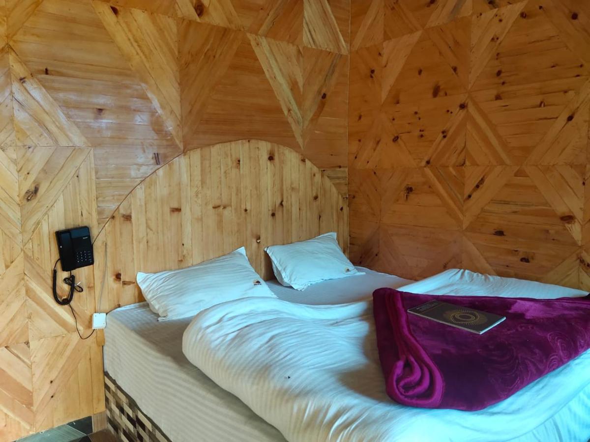 Eyesky, Tosh Hotel Buitenkant foto