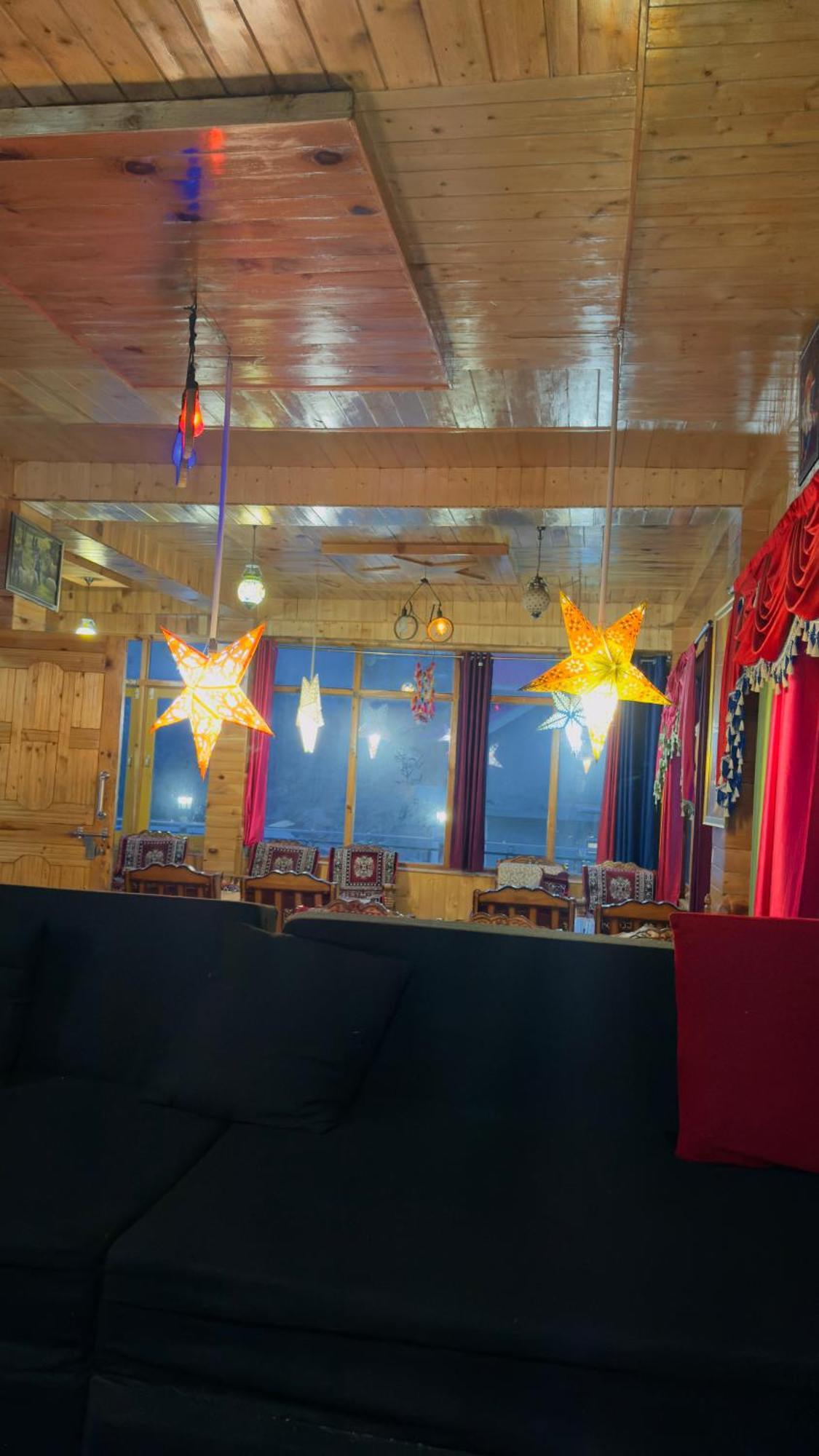 Eyesky, Tosh Hotel Buitenkant foto